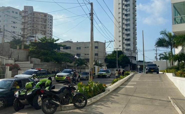 policia en el edificio