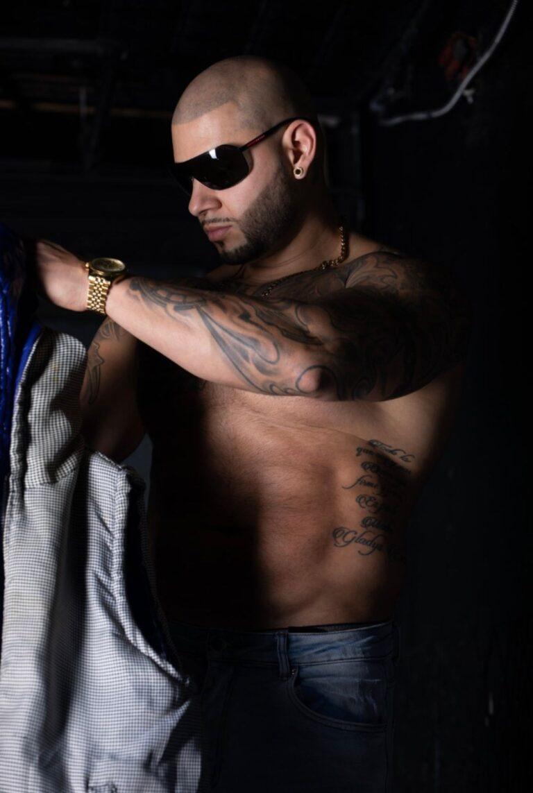 sin camisa