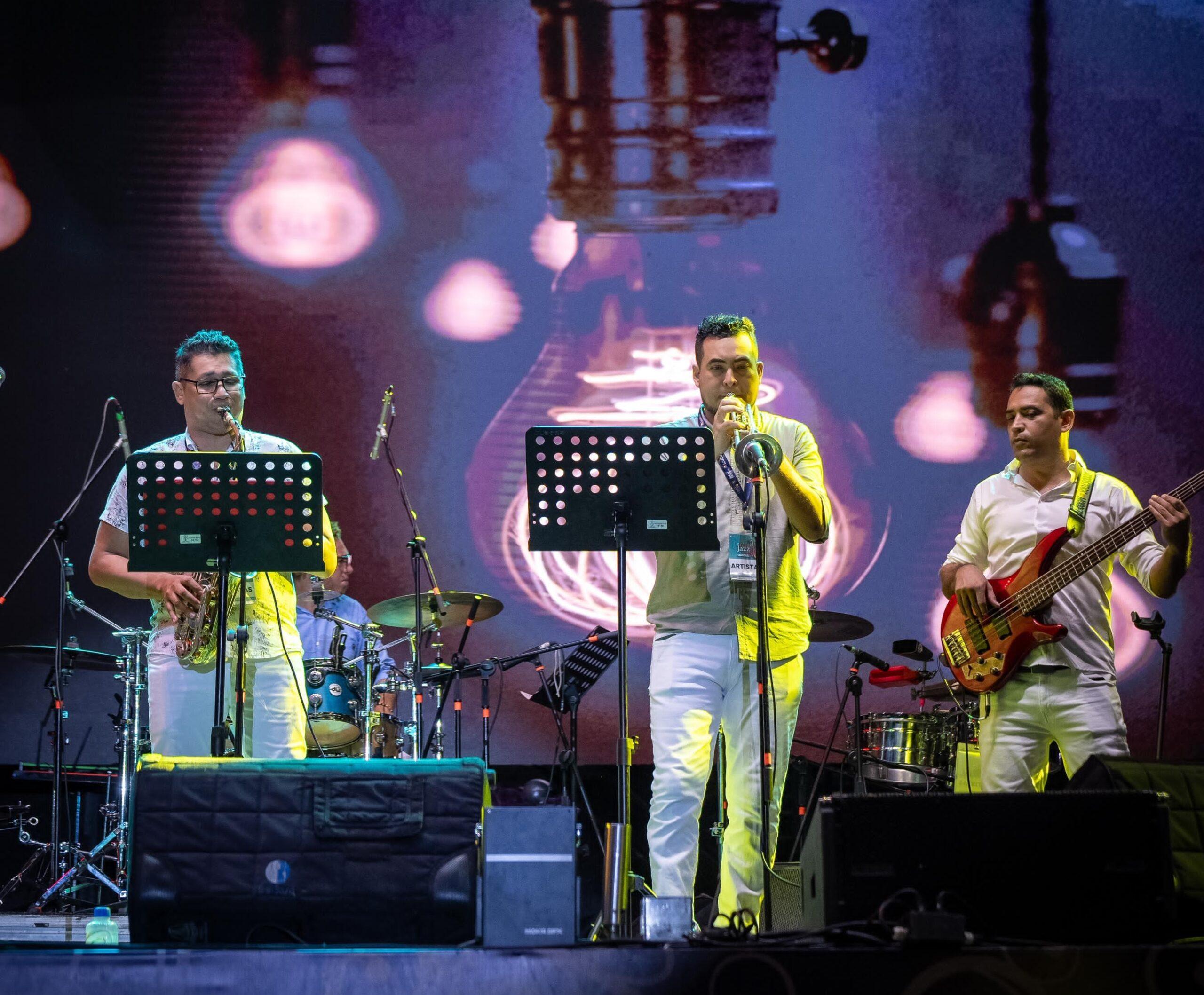 tocando trompeta