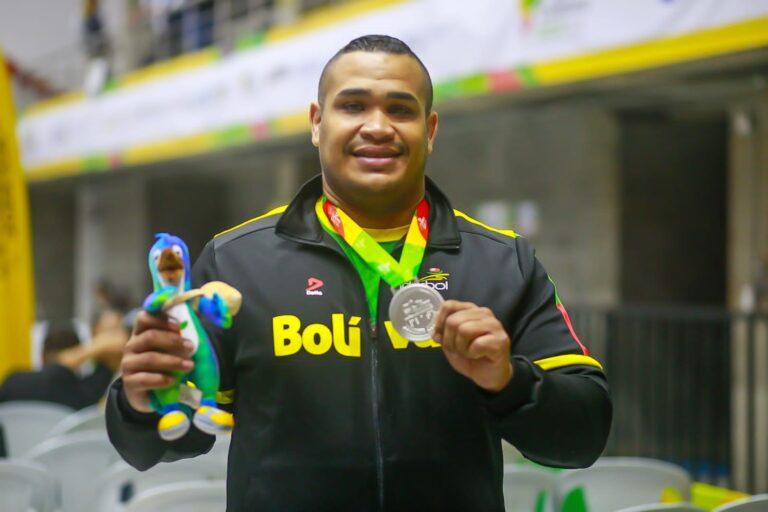 medalla de plata lucha
