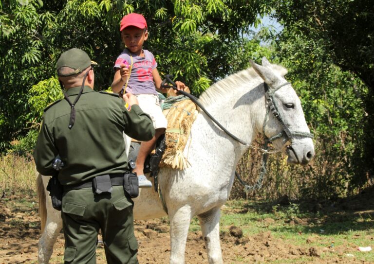 EL CORONEL CONECTANDOSE