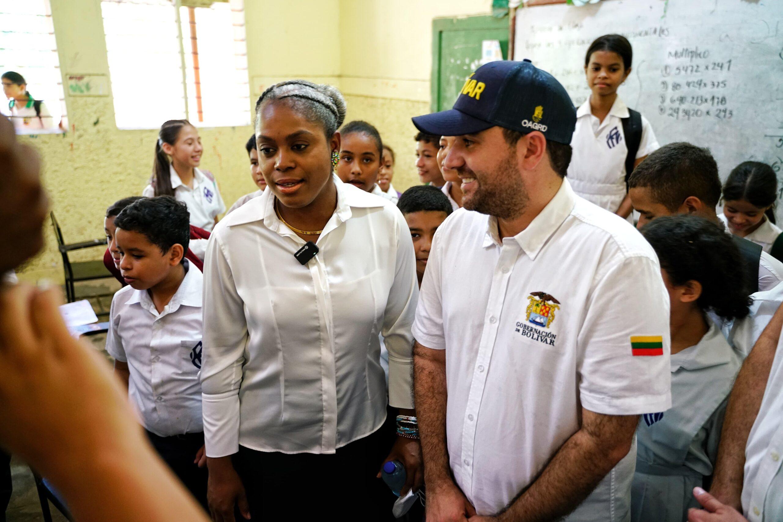 MINISTRA DE EDUCACION CON EL GOBERNADOR