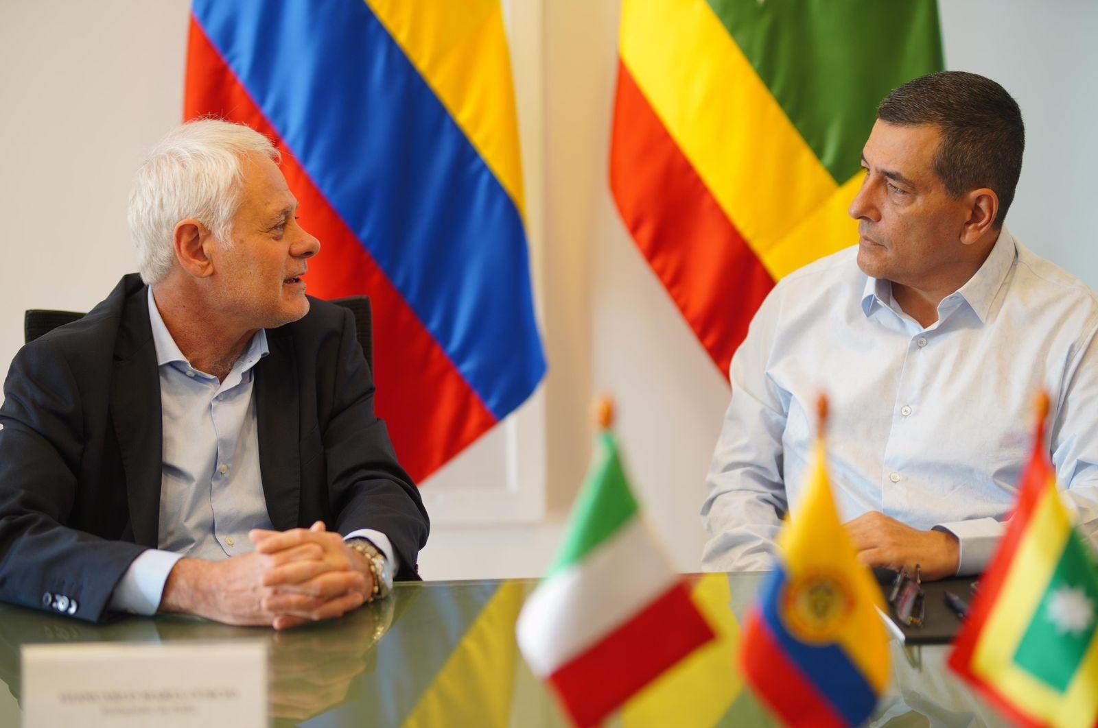 alcalde y embajador