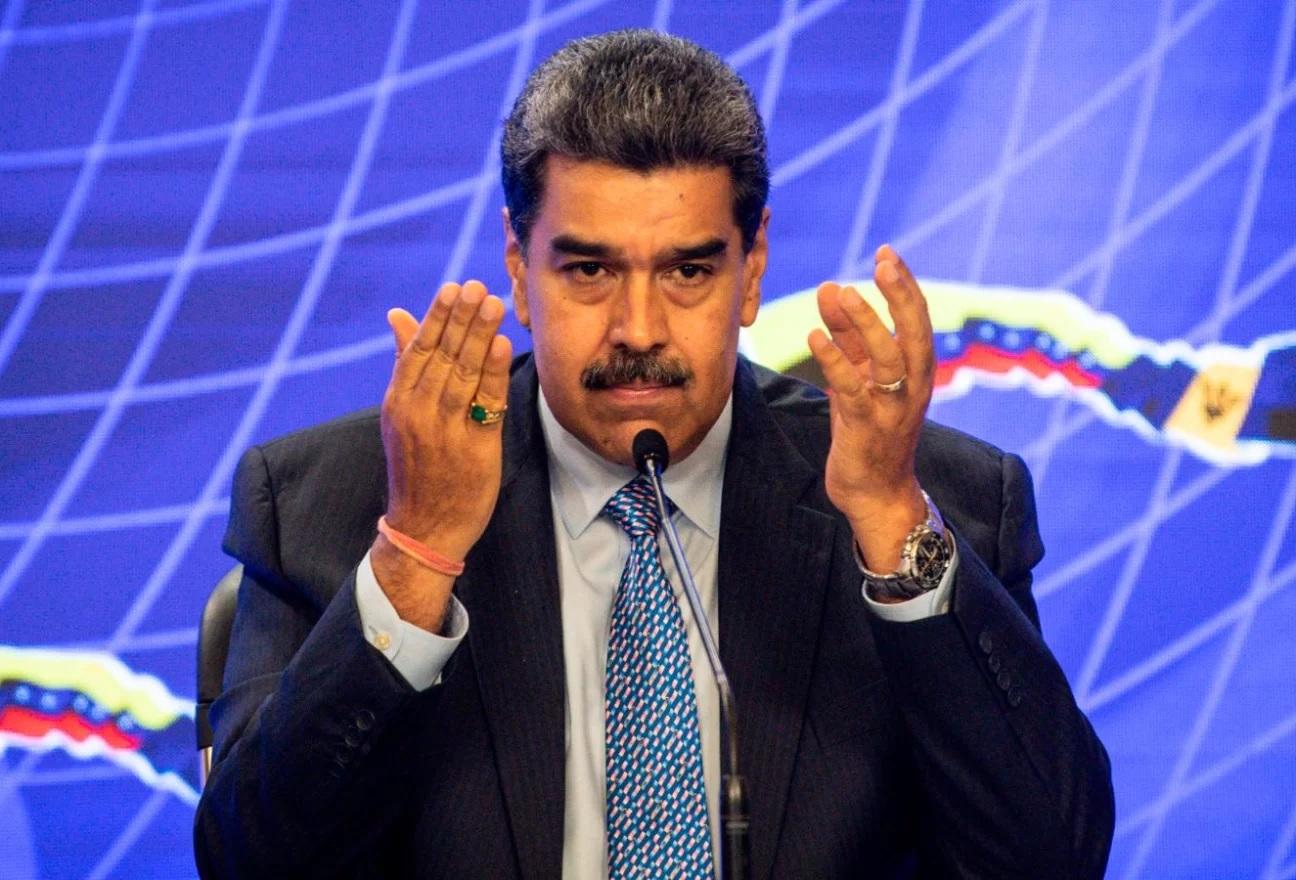 maduro levanta las manos