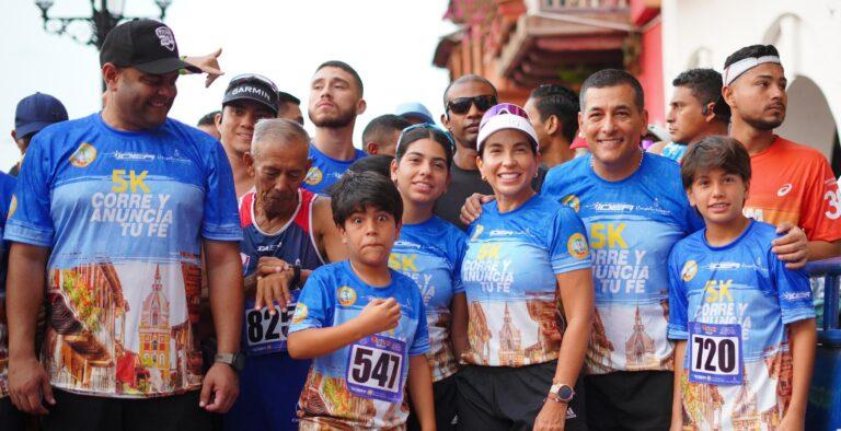 DUMEK TURBAY Y FAMILIA