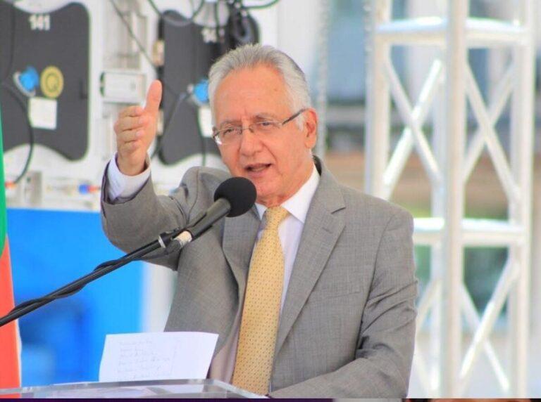 MINISTRO DE SALUD