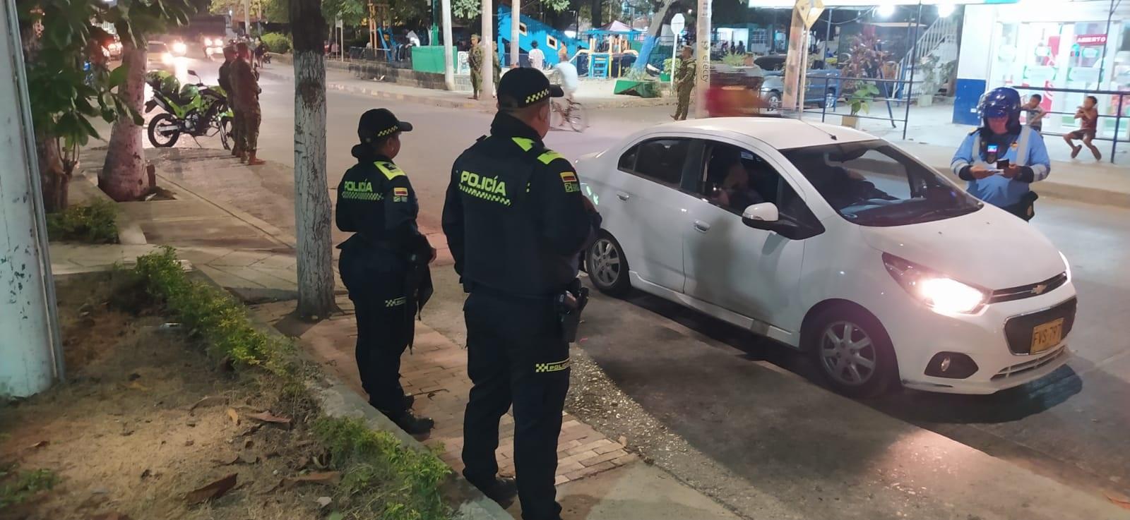 policias en la via