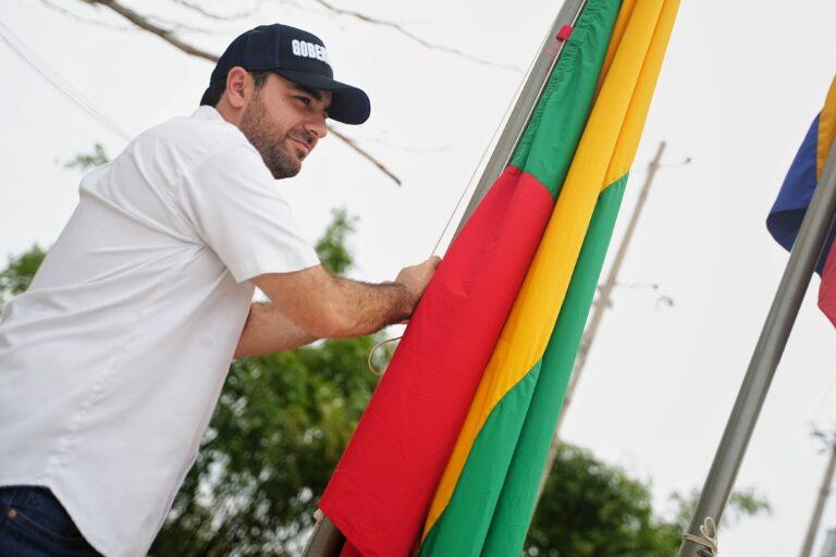 izando la bandera