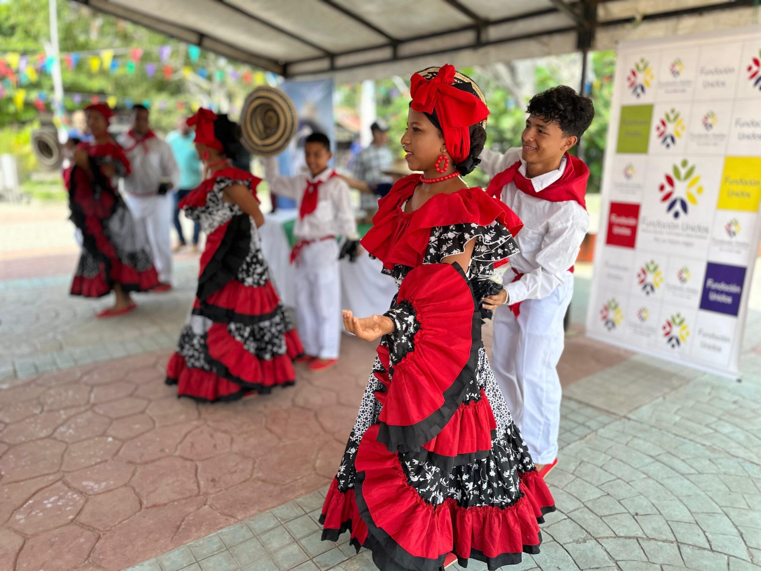 niños bailando