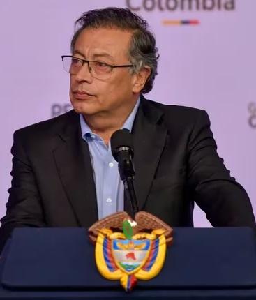 petro cierra la puerta