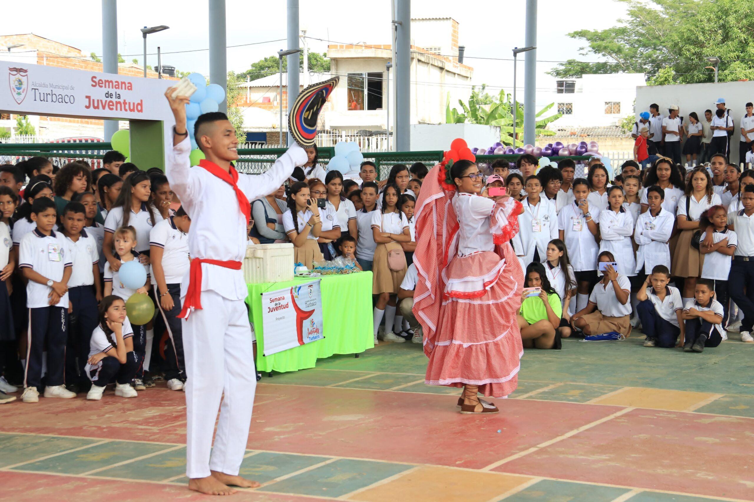 bailando cumbia