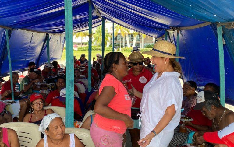 ALCALDESA CON LOS VIEJITOS OK