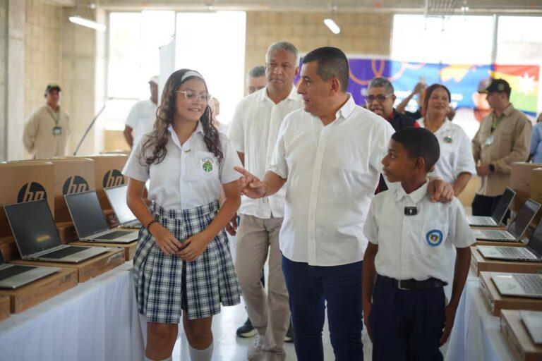 dumek turbay en el colegio