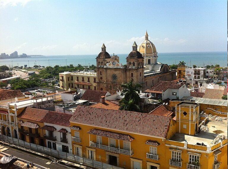 fachada de la iglesia