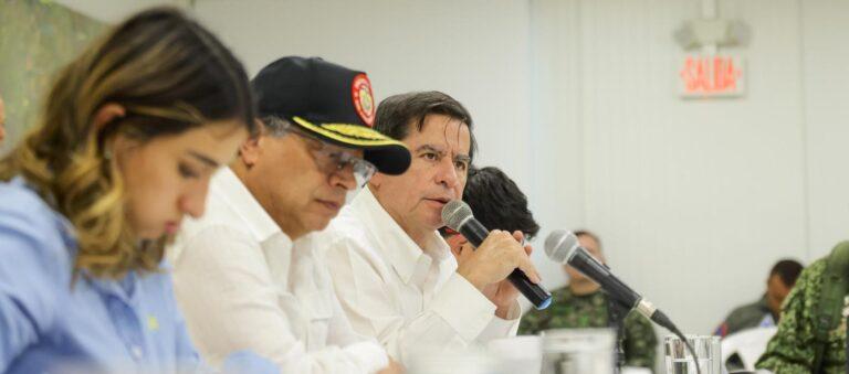 mininterior con el microfono