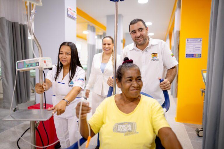 yamilito empujando la silla