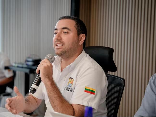 yamilito hablando con microfono