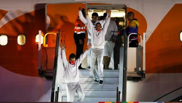 LLEGAN LOS VENEZOLANOS