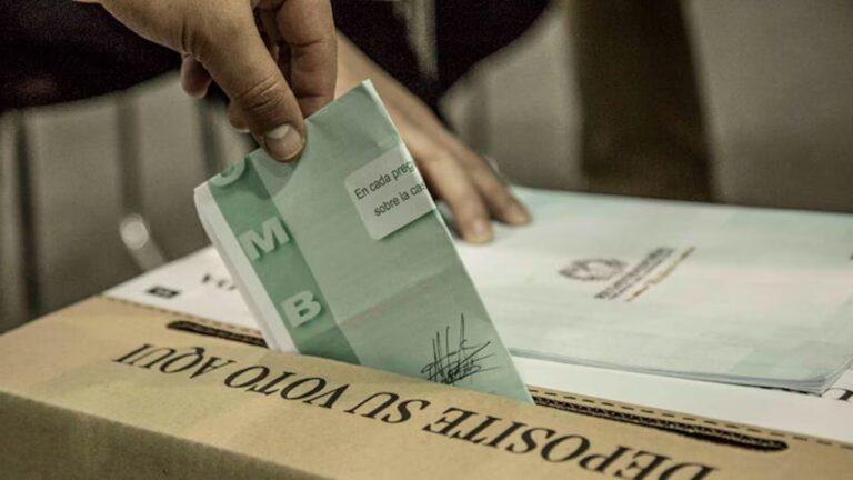 voto en la urna
