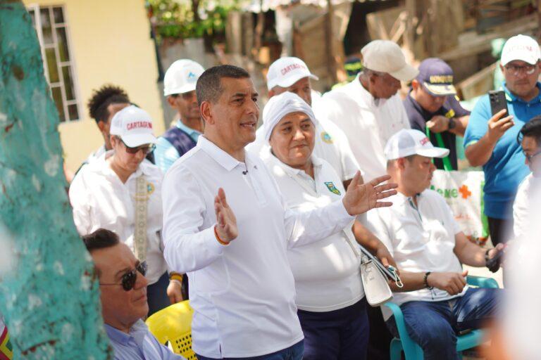 dumek con los brazos abiertos