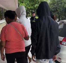 LE PEGARON A LOS PERROS