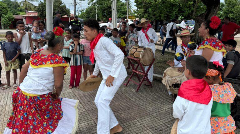 bailando en la plaza