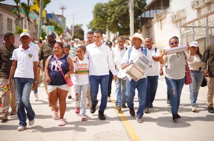 dumek caminando