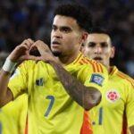 luis díaz haciendo el corazon