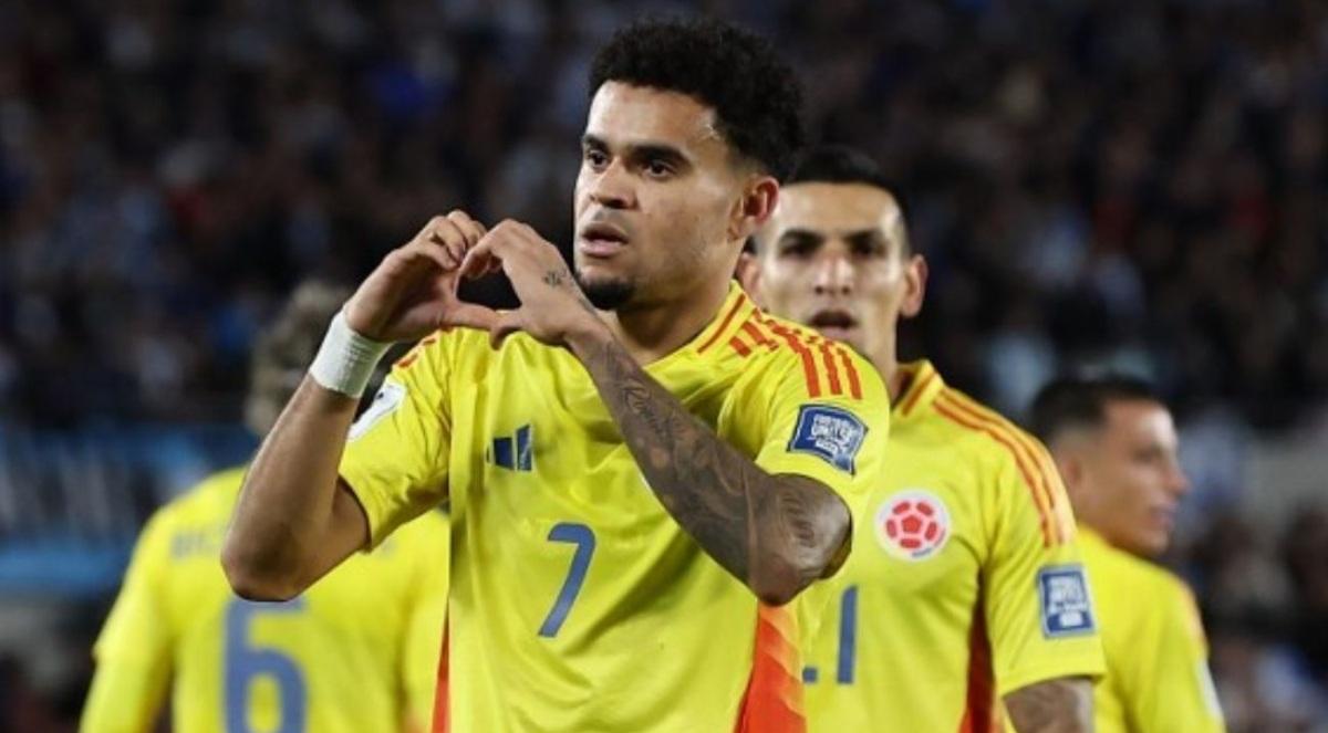 luis díaz haciendo el corazon