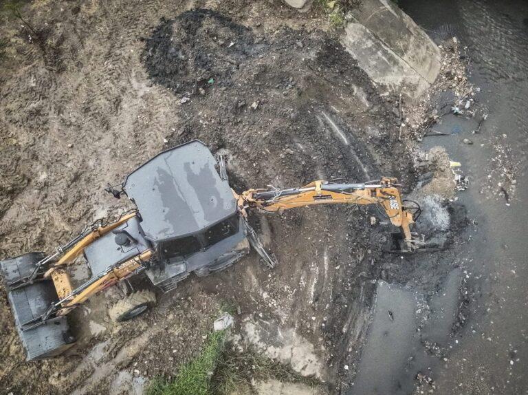 retroexcavadora dumek