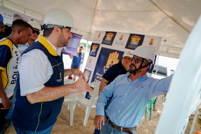 gobernador con el casco