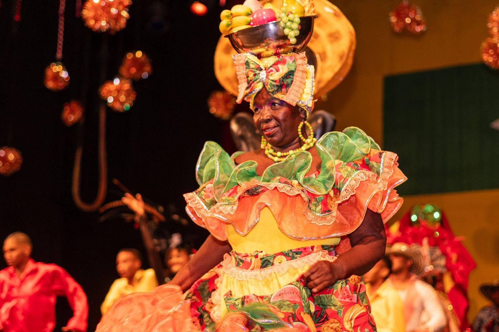 la negra disfrazada