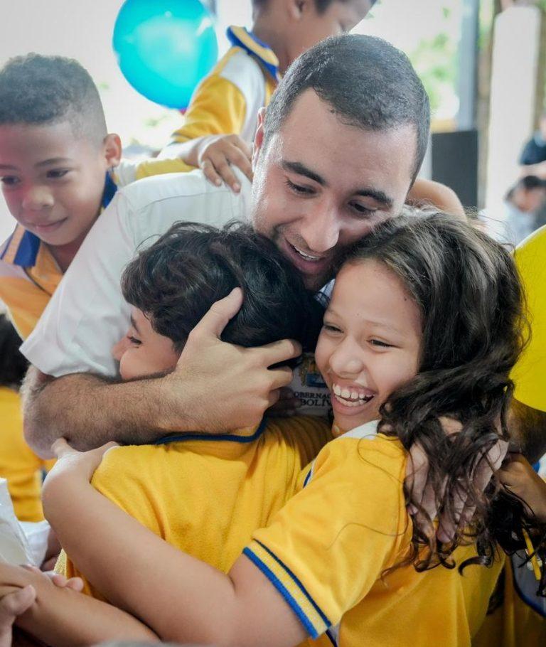 abrazo a los niños