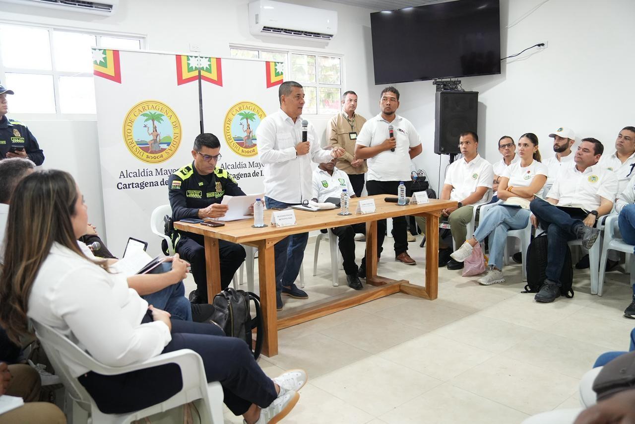 dumek hablando en la boquilla