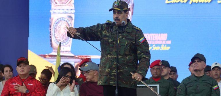 MADURO CON LA ESPADA DE BOLIVAR