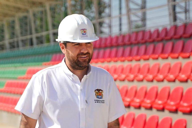 yamilito con el casco