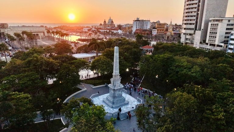 obelisco parque centenario
