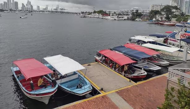 lanchas en el muelle