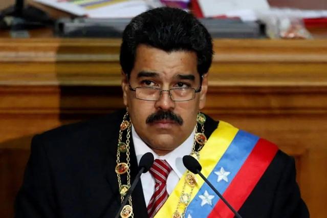 maduro con gafas