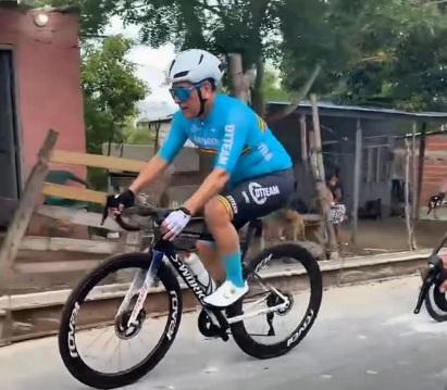 DUMEK EN BICICLETA