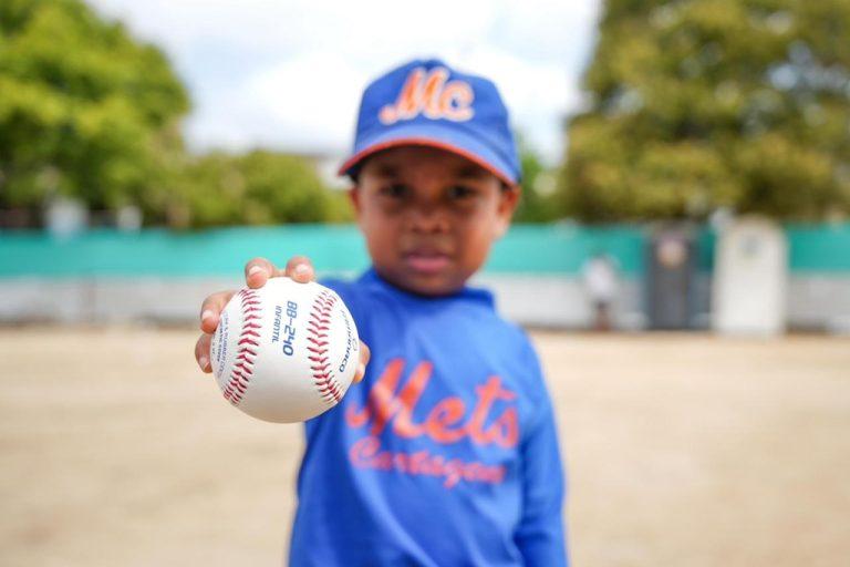 niño con la bola