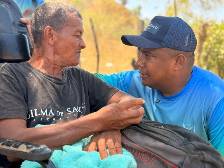 el alcalde con el viejito