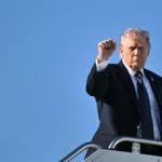 trump con el brazo arriba