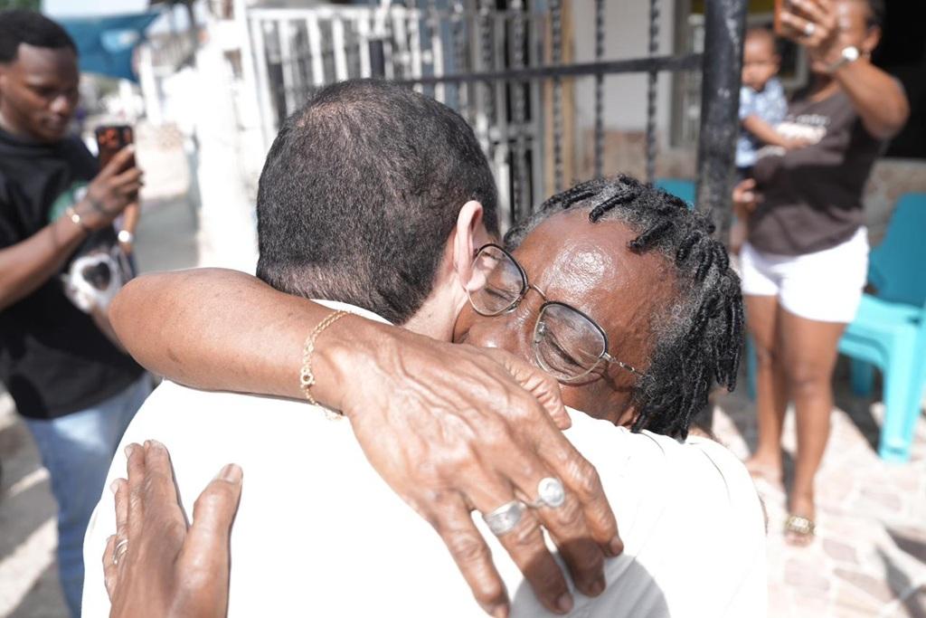 abrazo con yamilito