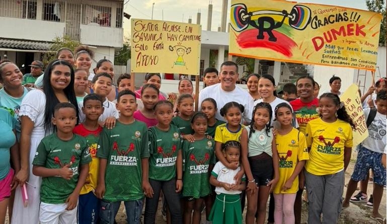 dumek con los niños