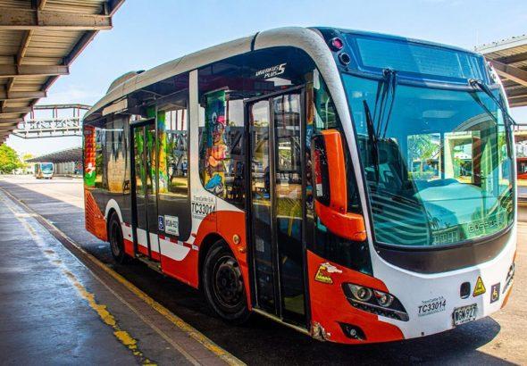 BUS EN EL AEROPUERTO