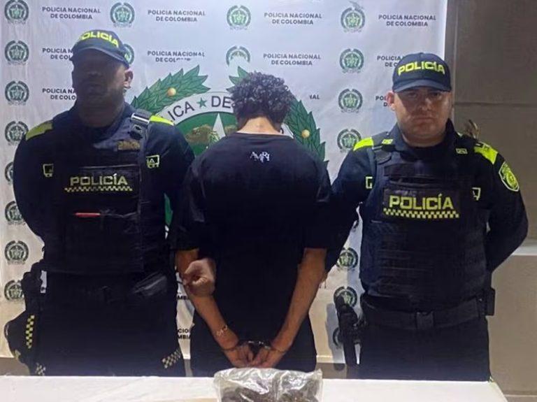 LO PILLAN CON MARIHUANA