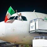 PILOTO CON LA BANDERA