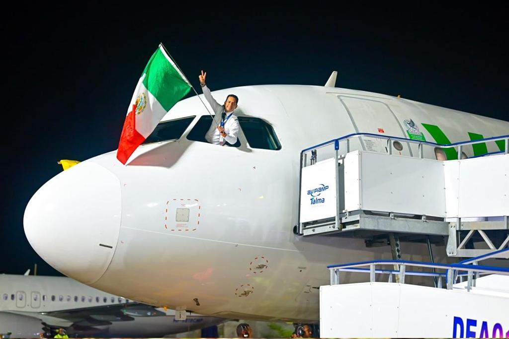PILOTO CON LA BANDERA