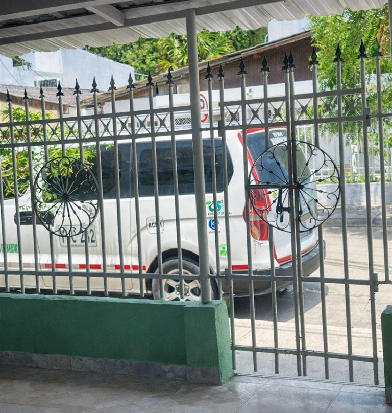 carros en las vías